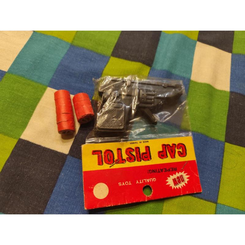 antiguo juguete de chapa a cebitas