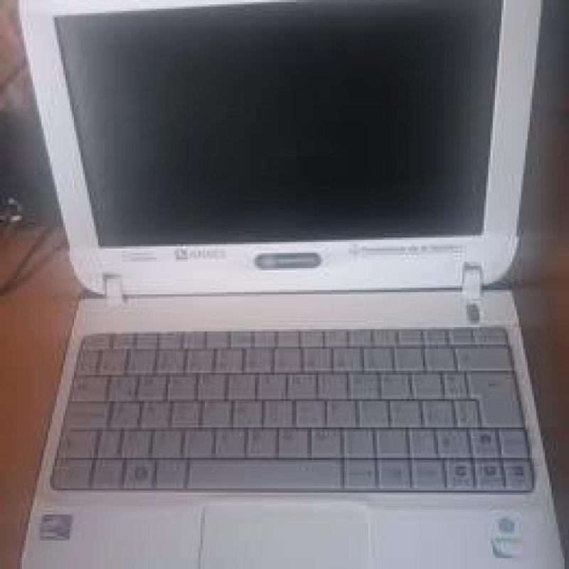 VENTA o PERMUTA Netbook 4 GB RAM Windows 10 con cargador, garantia y entrega sin costo - 2