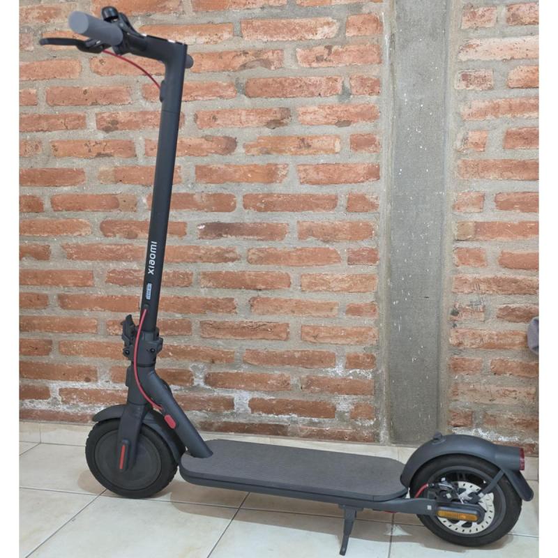 Scooter Eléctrico Xiaomi 4 Lite – Como Nuevo