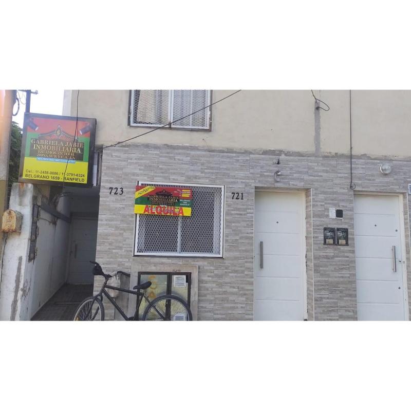 Ideal vivienda y fines comerciales , rincon 700 banfield.