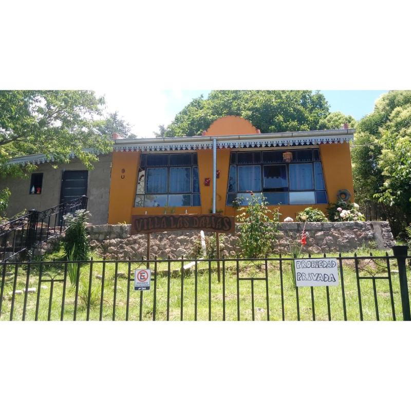 Se vende casa con terreno amplio