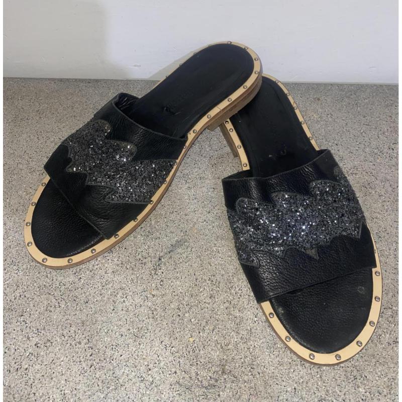 Sandalias chatitas negras