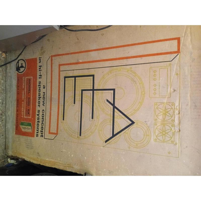 son dos BAFLES LEEA andando en perfecto estado