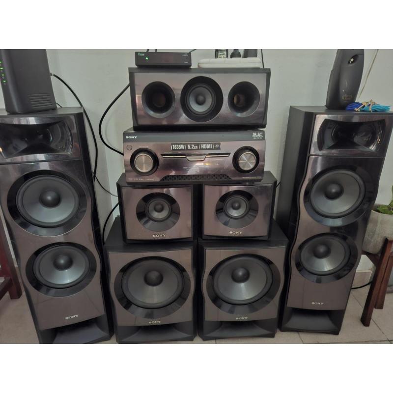 Equipo con parlantes