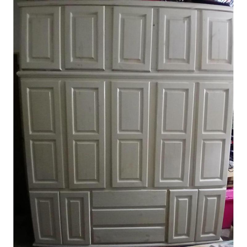 Ropero de pino de 2mts con baulera incluida