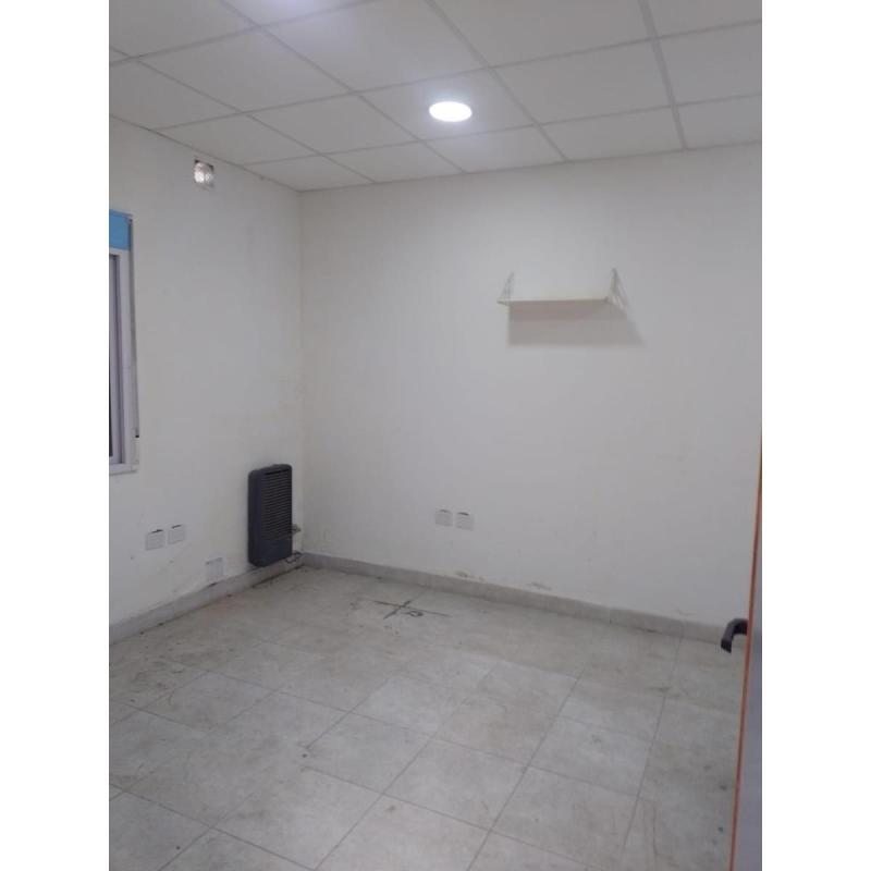 Alquilo excelente galpon para taller en buchard 2430 b.bca - 8