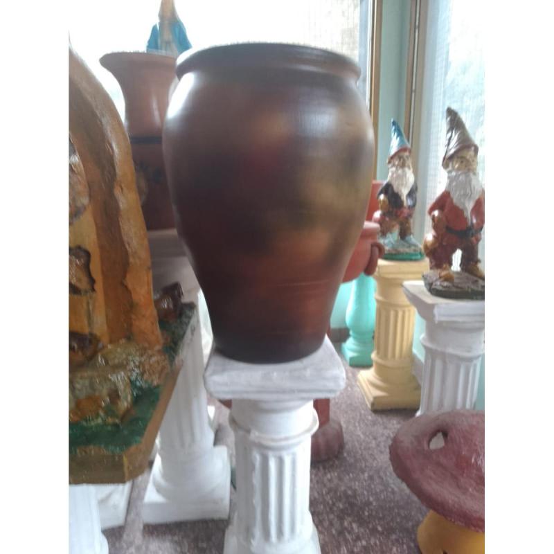 jarron de barro y maceta plasticas