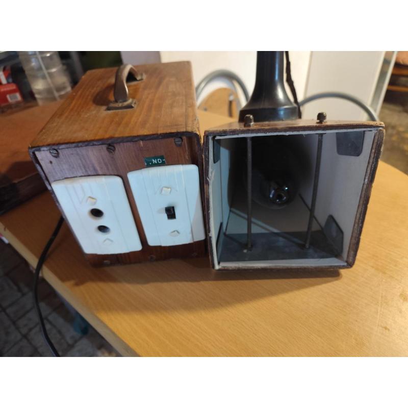 antigua lampara de luz ultravioleta