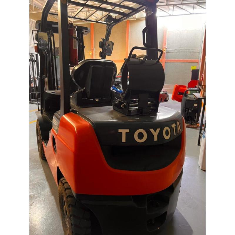 Vendo autoelevadores usados toyota y otras marcas - 2