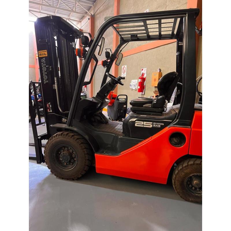 Vendo autoelevadores usados toyota y otras marcas - 3