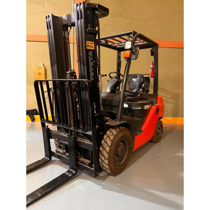Vendo autoelevadores usados toyota y otras marcas - 4