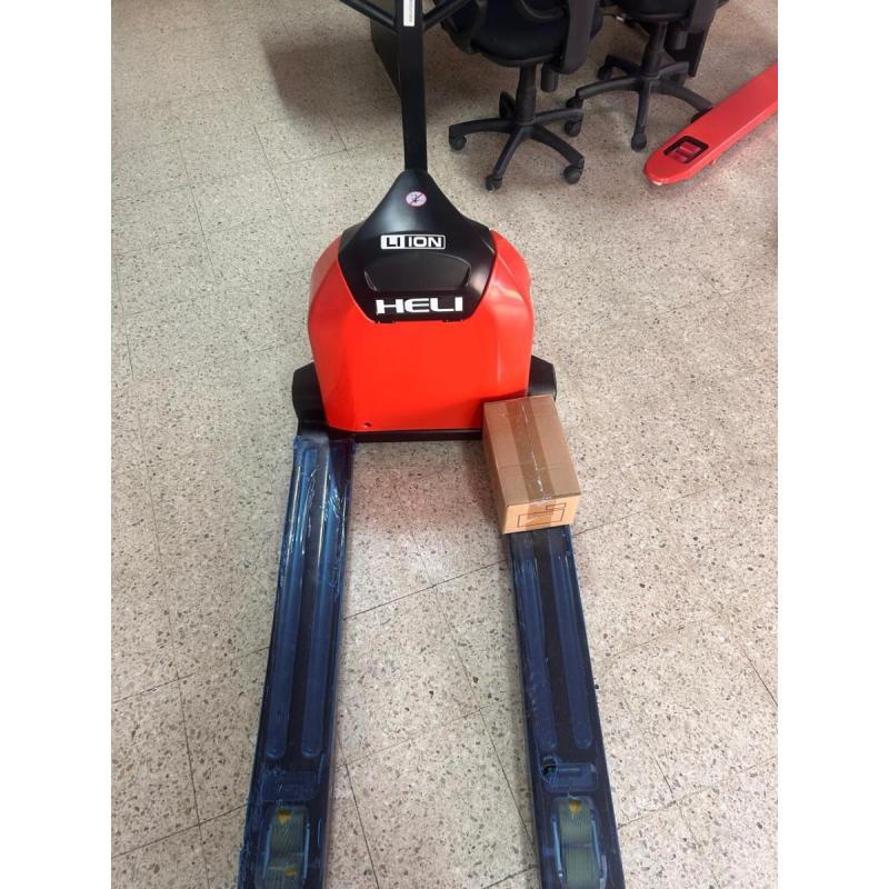 Vendo zorra 100% electrica 2000 kilos bateria litio