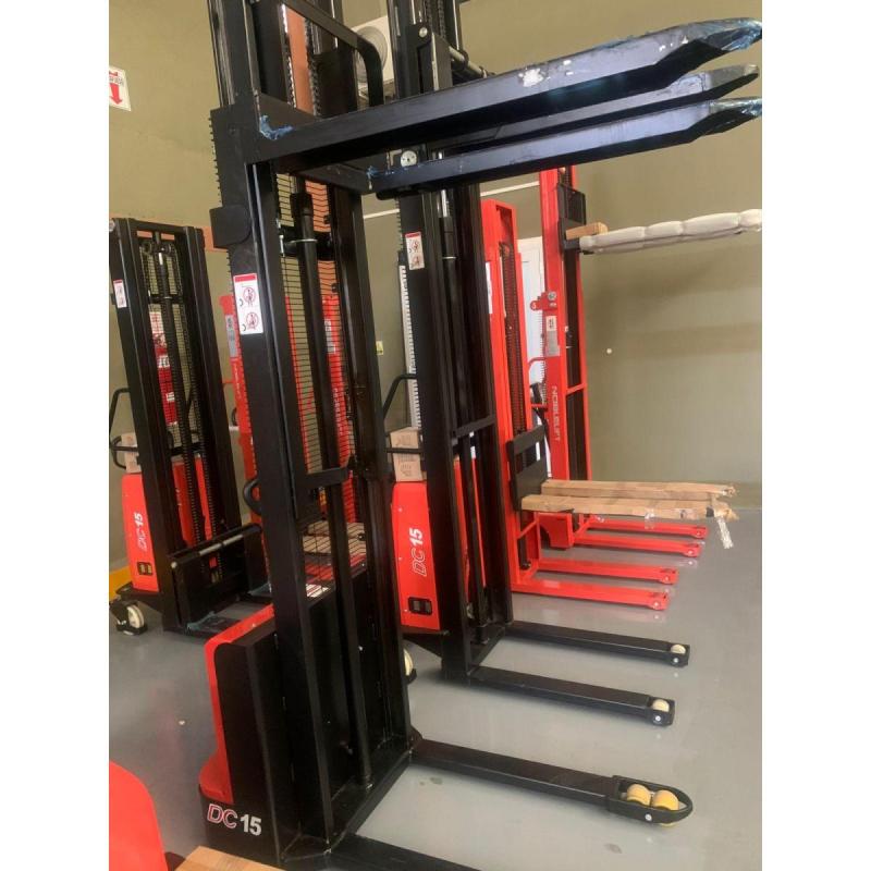 Vendo apilador heli 3.5 metros 1500 kilos  envios a todo el pais