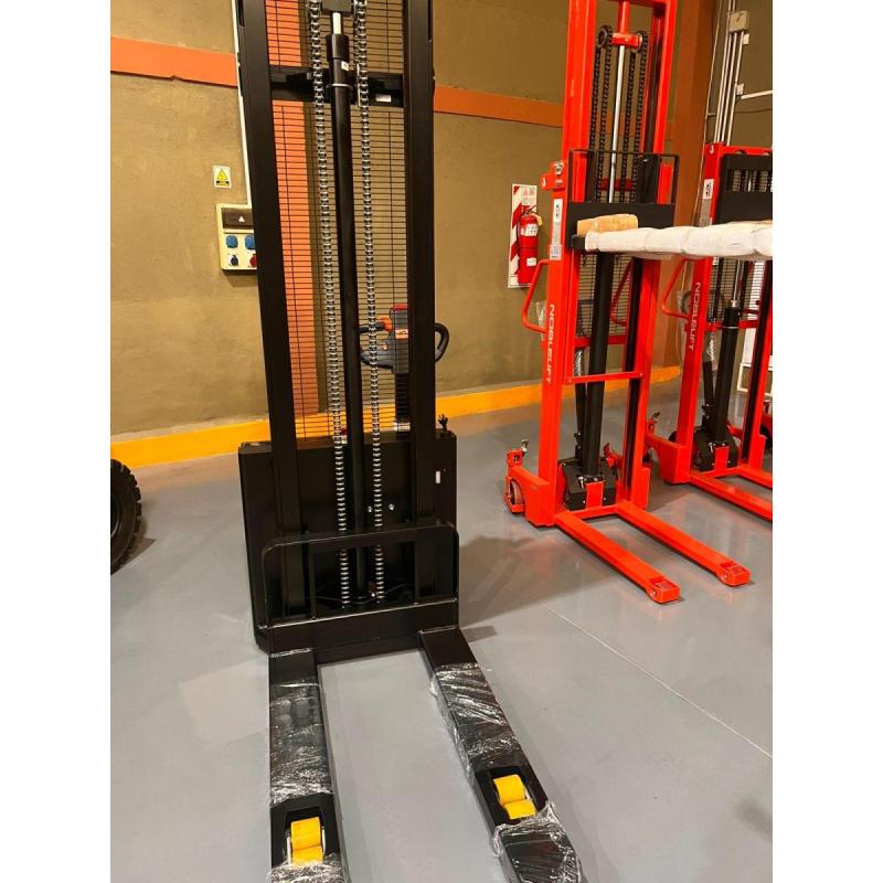 Promo apilador version limitada black 3.5 metros 1500 kilos litio