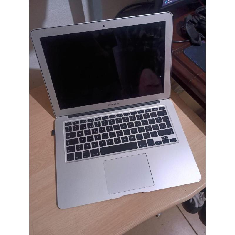 Macbook - 2