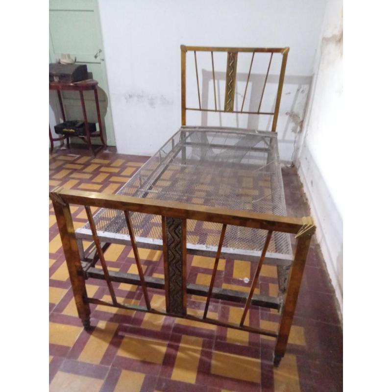 Cama bronce dorado