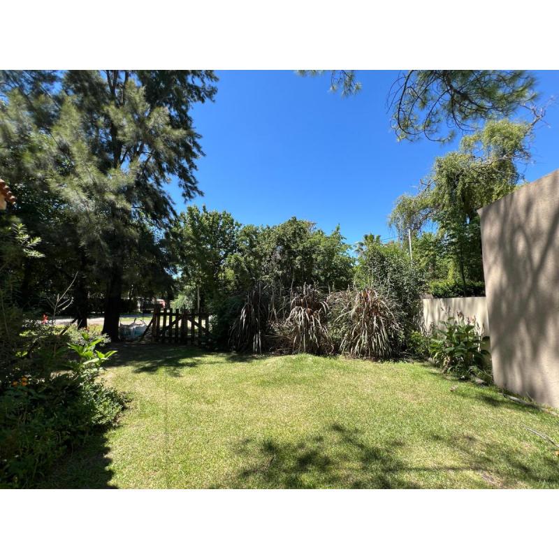 Venta – Lote en Esquina con Casa y Pileta – Barrio Los Troncos, Funes - 13