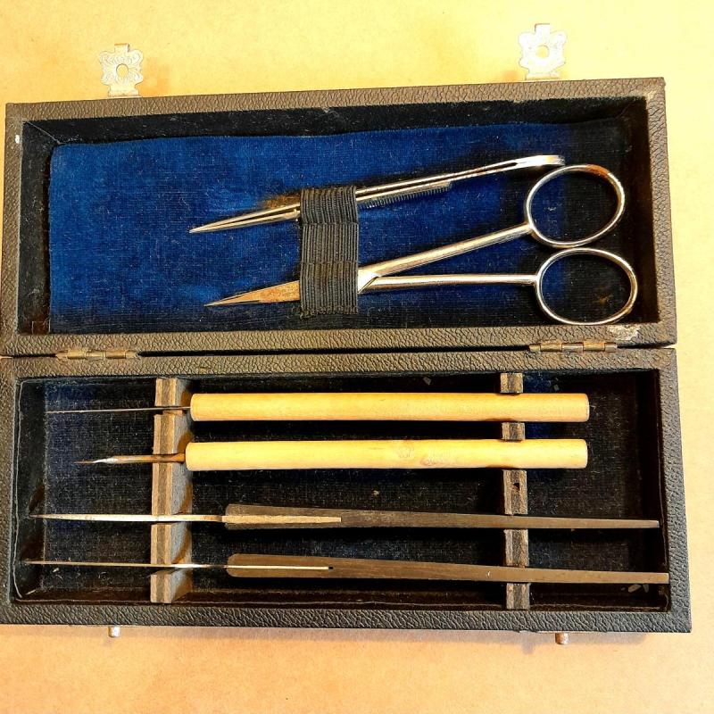 Antigua Caja De Instrumental Mikroskopische Besteck. S XIX - 2