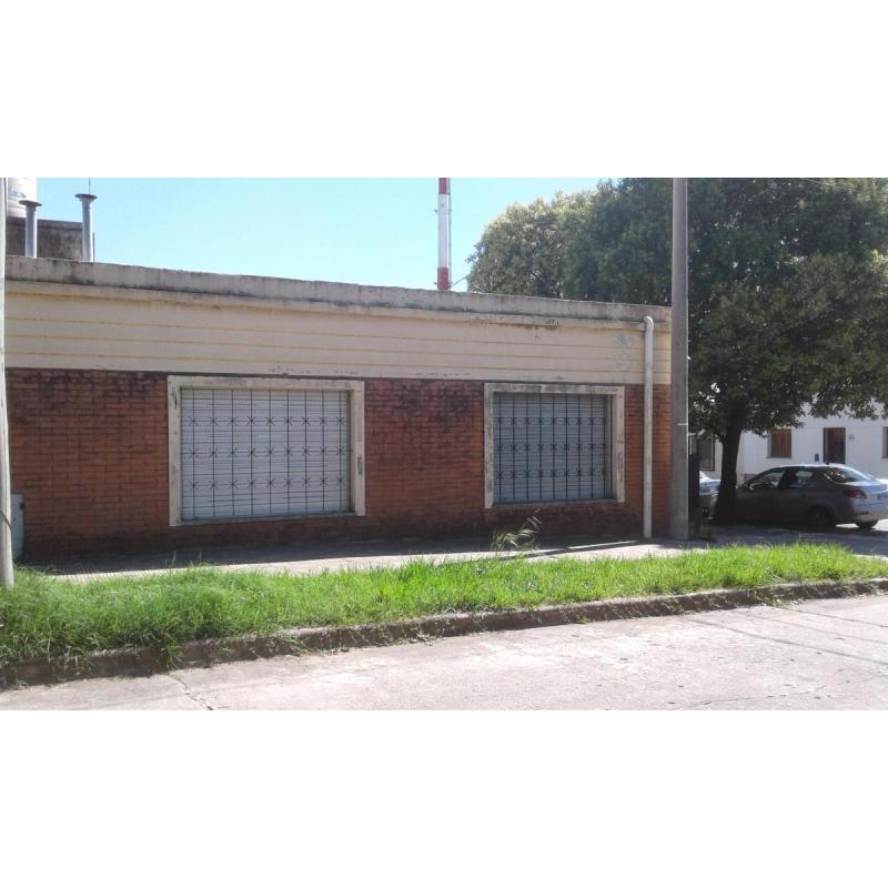 Vendo Amplia Casa Colinas de V. Sarsfield - 2