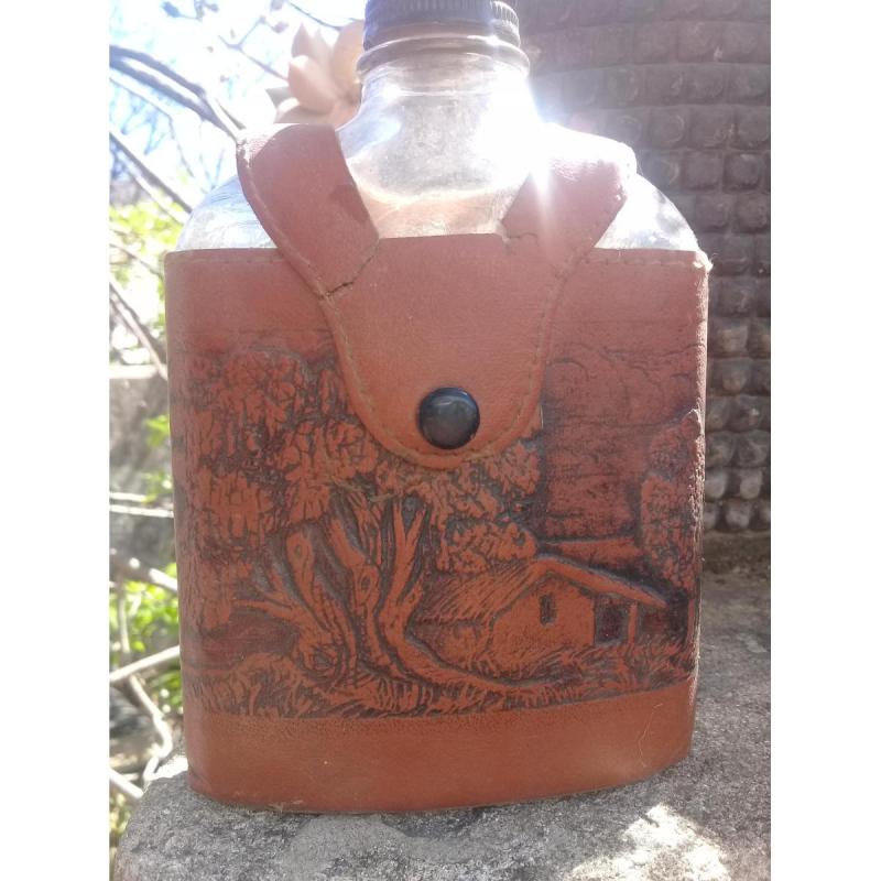 Petaca De Vidrio, Con Funda De Cuero A Relieve - 2