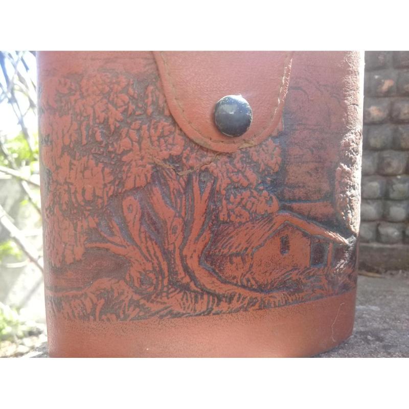 Petaca De Vidrio, Con Funda De Cuero A Relieve - 3