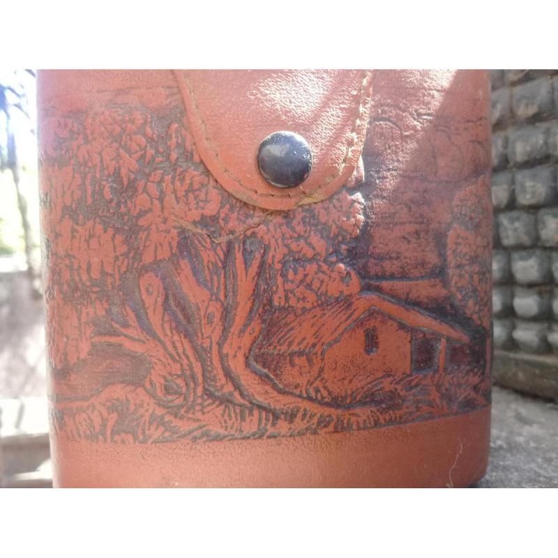 Petaca De Vidrio, Con Funda De Cuero A Relieve - 4