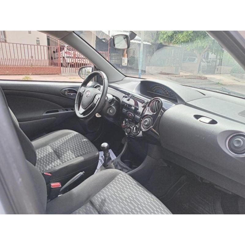 Etios 2015. Hermoso!!! en óptimas condiciones. - 3