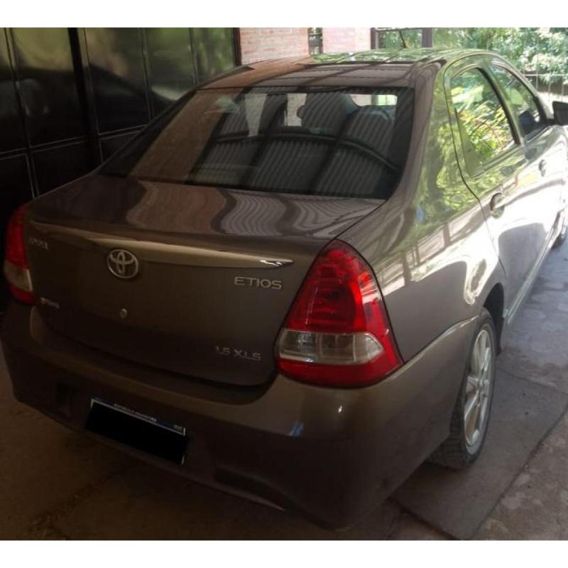 Vendo toyota etios xls 1.5 6m/t sedan 4p modelo 2018 - 2