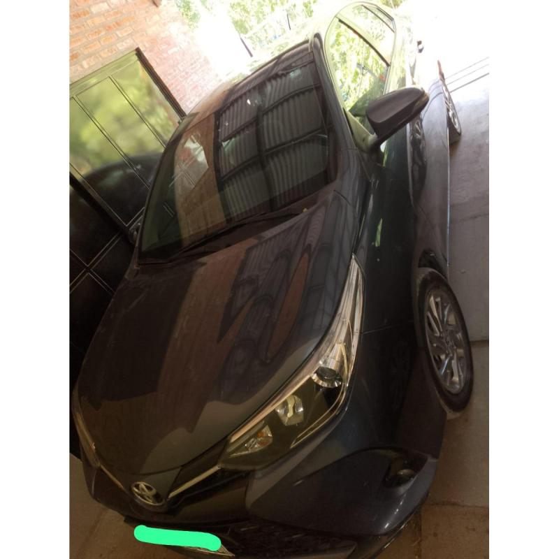 VENDO Toyota Yaris 4p XLS Modelo 2023 con 39.000 km