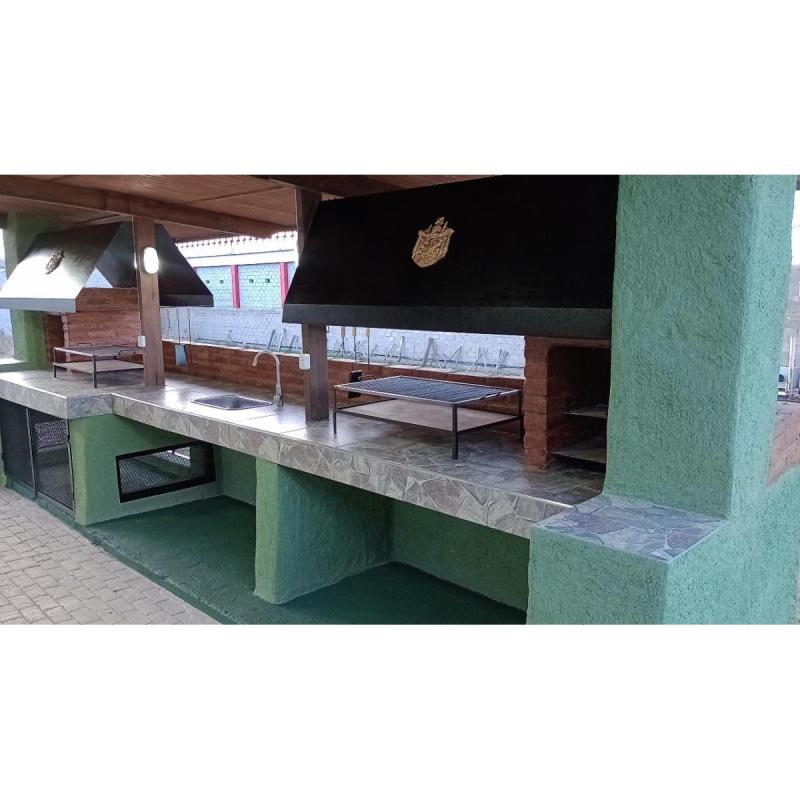 Vendo 3 Casas, 1 Oficina y Quincho c/ Pileta - 4