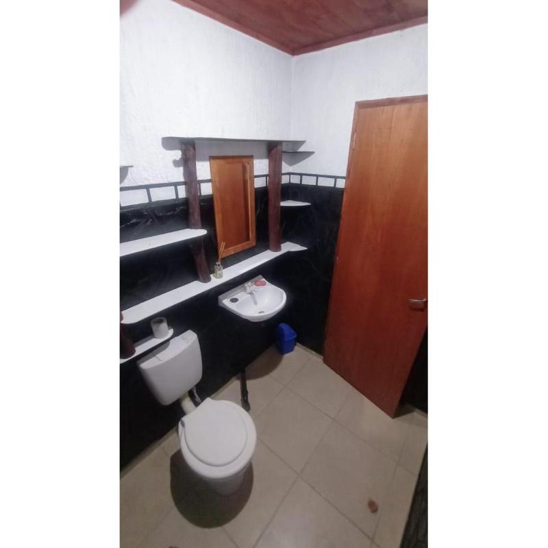 Vendo 3 Casas, 1 Oficina y Quincho c/ Pileta - 19