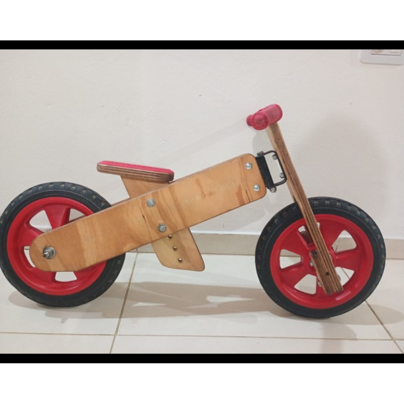 Camicleta o bici de aprendizaje color rojo de madera