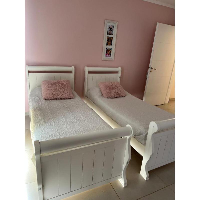 Vendo 2 camas de 1 plaza + juego de sabanas