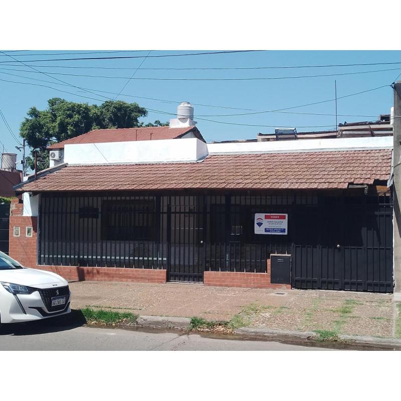 vendo casa 3 ambientes de gran potencial ideal emprendimiento