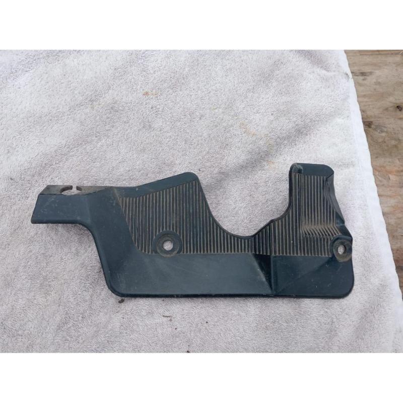 Plastico debajo de pedalera de Chevy