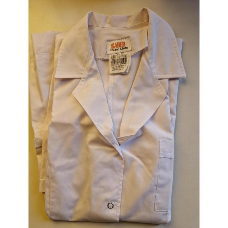 4 chaquetas blancas