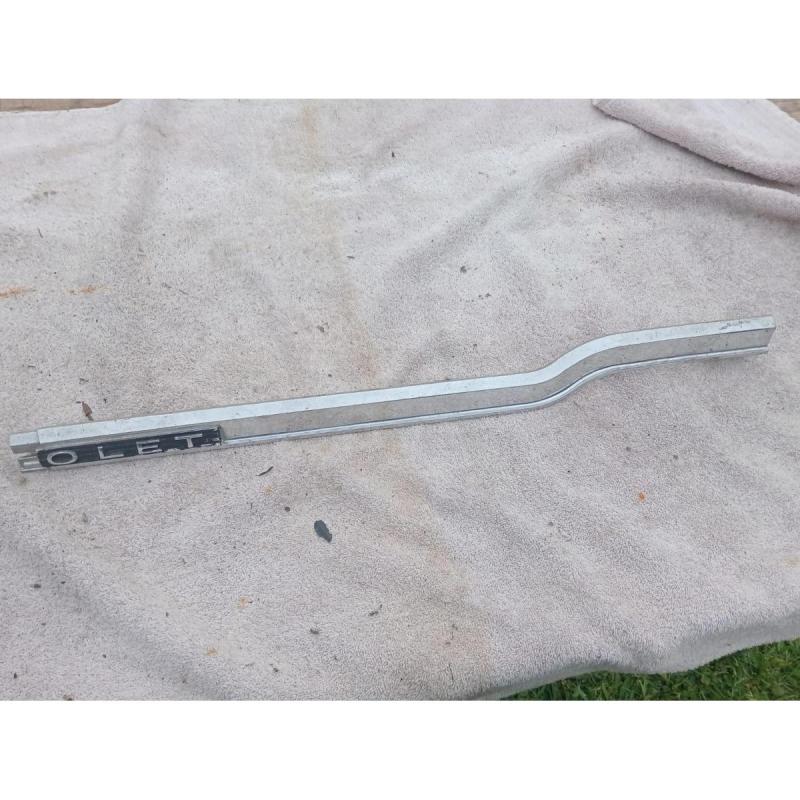 Moldura de capot de Chevrolet 400