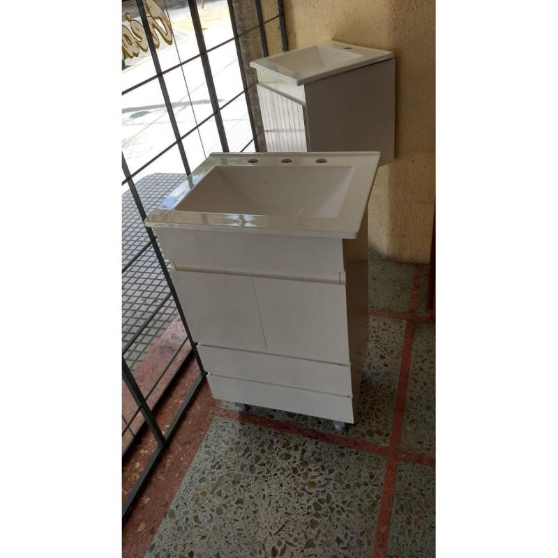 Maral Moderno. 2 Puertas. 2 Cajones uñera.