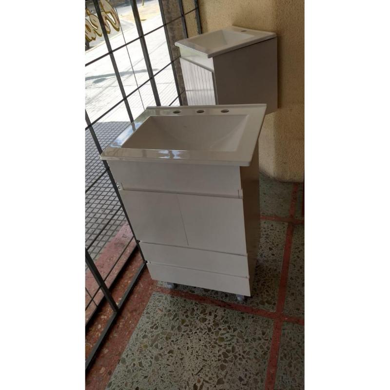 Maral Moderno. 2 Puertas. 2 Cajones uñera. - 3