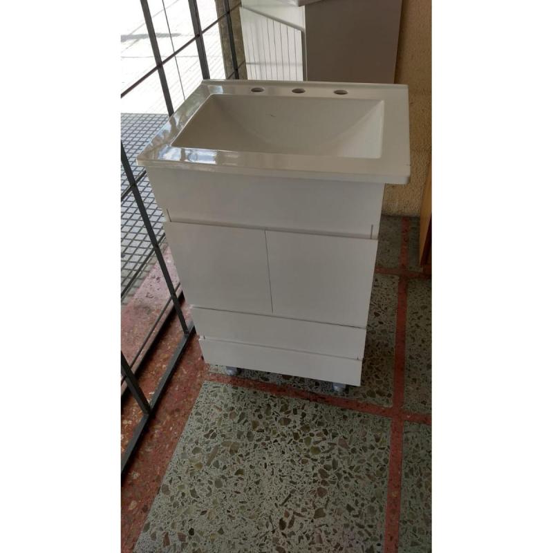 Maral Moderno. 2 Puertas. 2 Cajones uñera. - 4