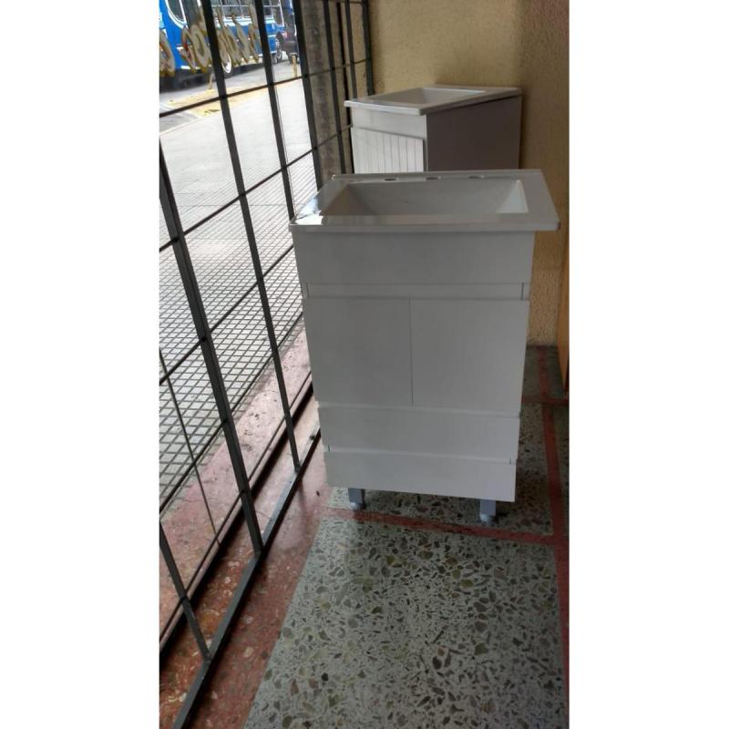 Maral Moderno. 2 Puertas. 2 Cajones uñera. - 5