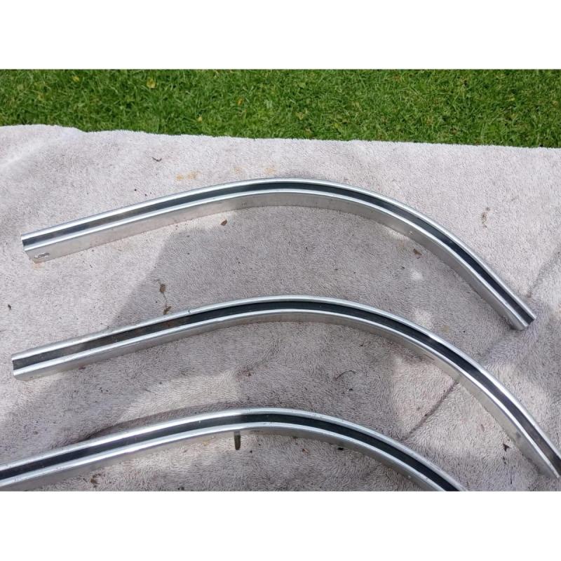 Moldura de guardabarro de Chevrolet 400 - 2