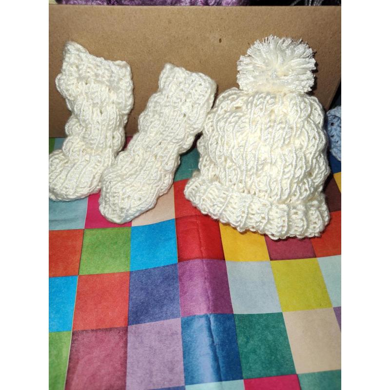 Gorrito Piluso... tejido artesanal..bolso pañalero...