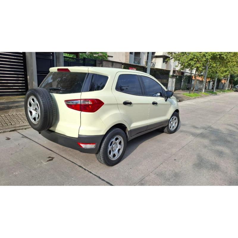 VENDO ECO Sport 2015 - Excelente estado (uso familiar) papeles al dia - 130 kms