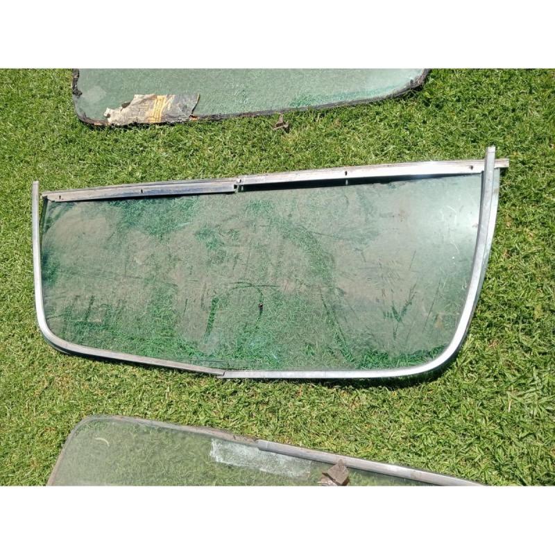 Moldura/Baguetas de Luneta de Chevy 4 puertas