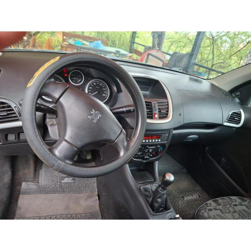 Peugeot 207 Compact XS 2010 - Impecable estado