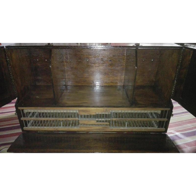 Vendo pajarera/perrera de madera para transportar pájaros.