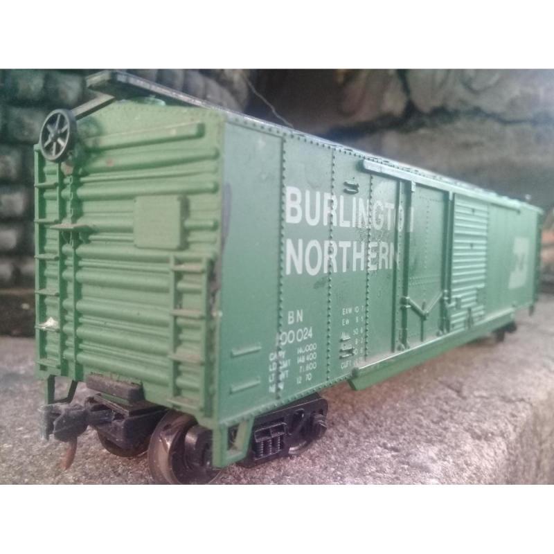 Ferromodelismo: Vagón de carga cerrado Burlington Northern, marca Tyco, escala HO