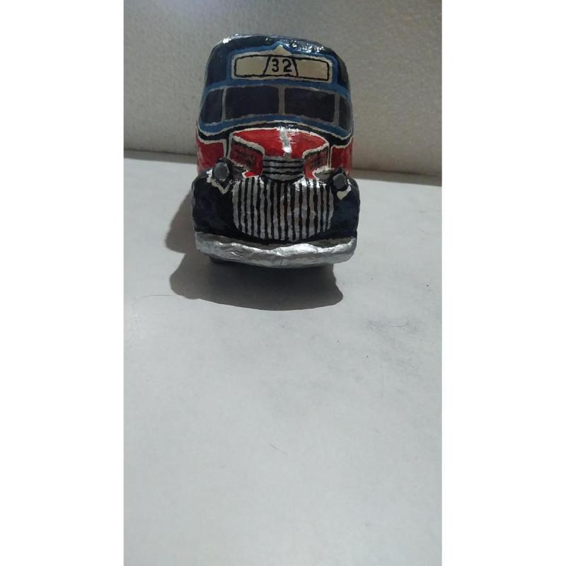 Colectivo Chevrolet 1946 de papel mache