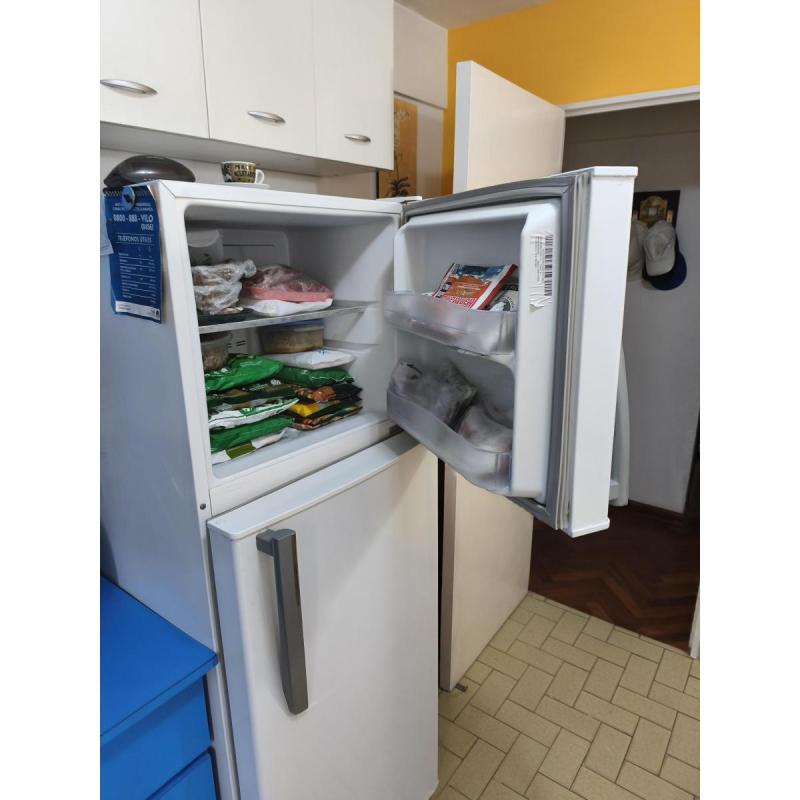 Heladera patrick blanca con freezer superior - 3